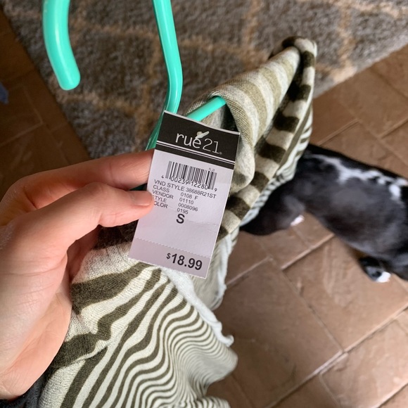 BUNDLE 3 dresses - Picture 3 of 7